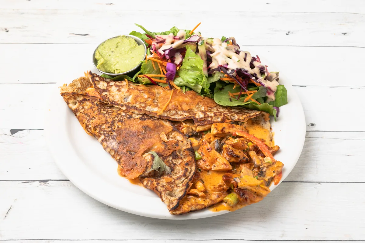 Mexican crêpe filled with chipotle chicken, served with salad and guacamole